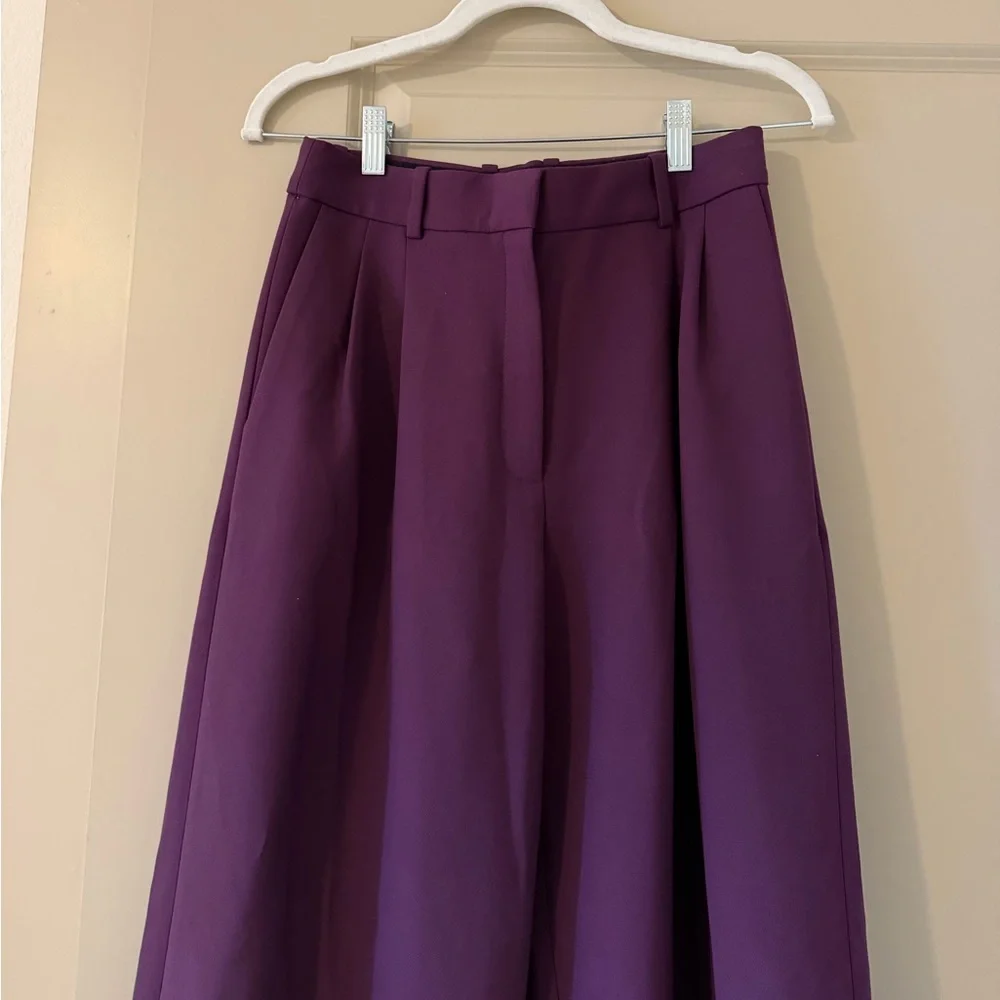 Aritzia Babaton Pleated Trouser Pants Plum - Size 6 - Picture 3 of 5